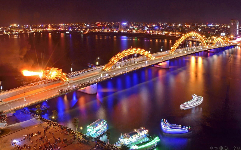 Cầu rồng phun lửa mấy giờ