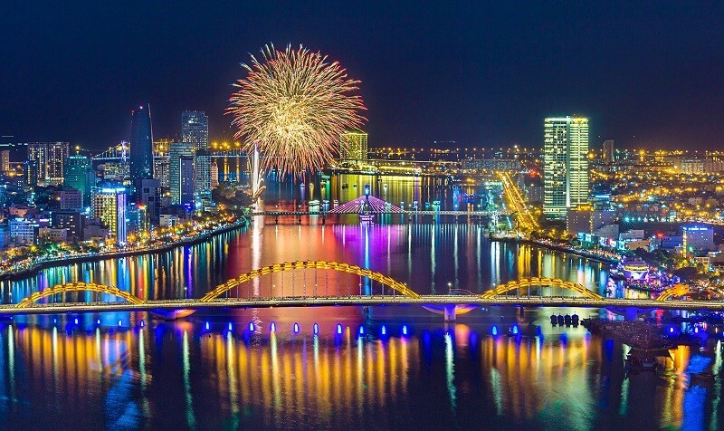 Cầu rồng phun lửa mấy giờ