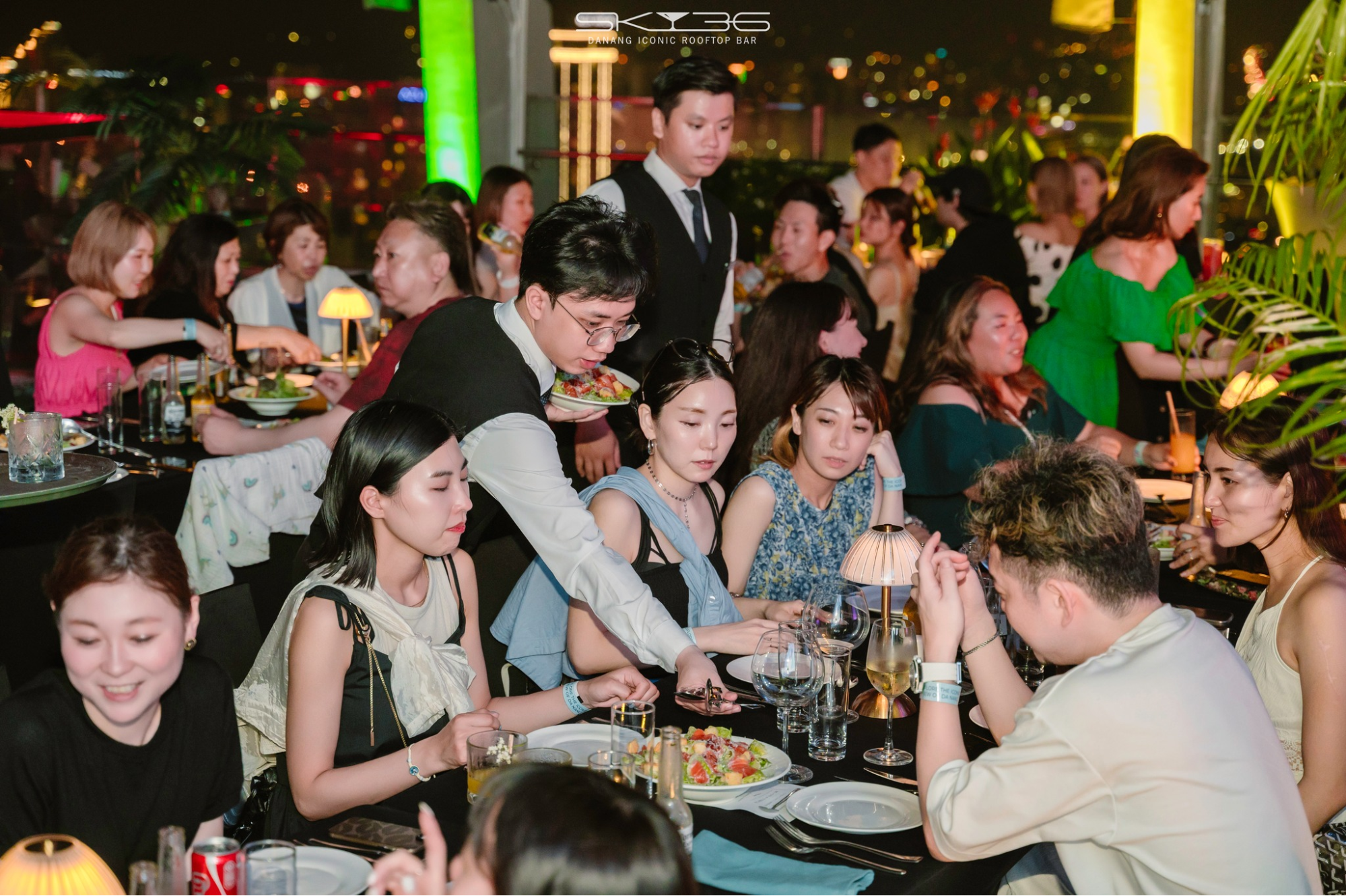 Không gian lounge sang trọng với nội thất cao cấp