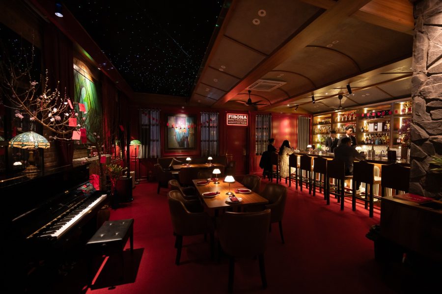 Uống cocktail Đà Nẵng