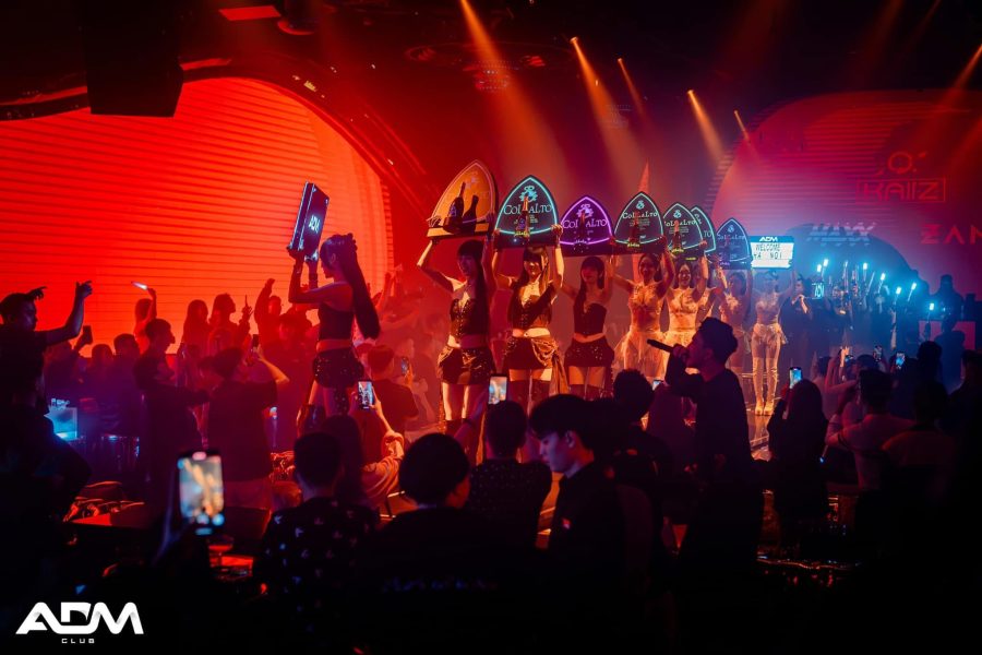 showgirl quyến rũ tại bar đà nẵng