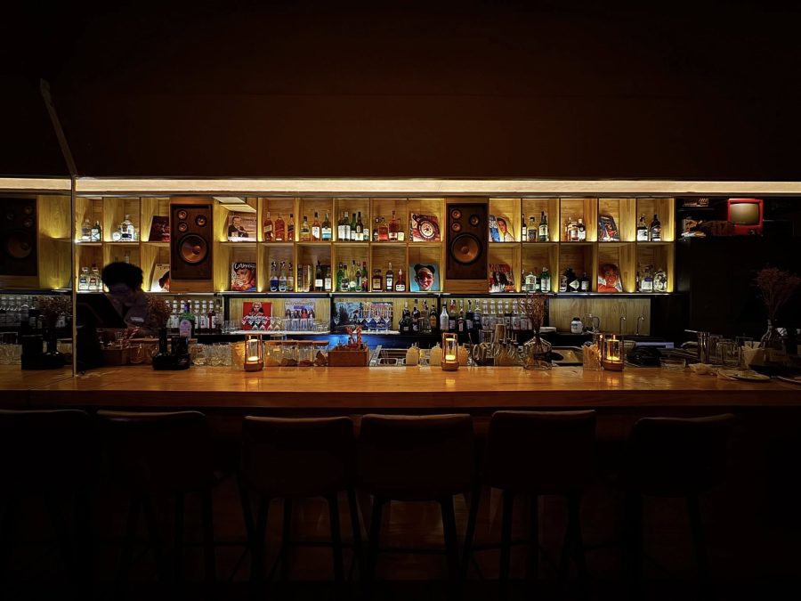 Không gian cocktail bar Đà Nẵng nghệ thuật và trendy tại Kết Bar