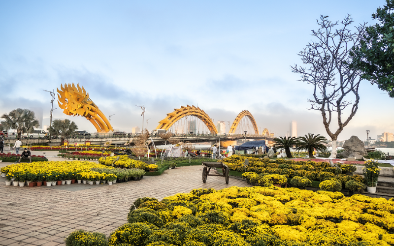 Check in Tết Đà Nẵng tại biểu tượng Cầu Rồng phun lửa