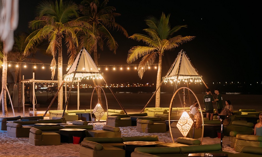 beach bar da nang with seaside atmosphere